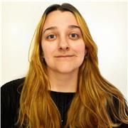 Profesora de inglés con años de experiencia y título universitario en Filología Inglesa, y un máster en Formación de Profesorado